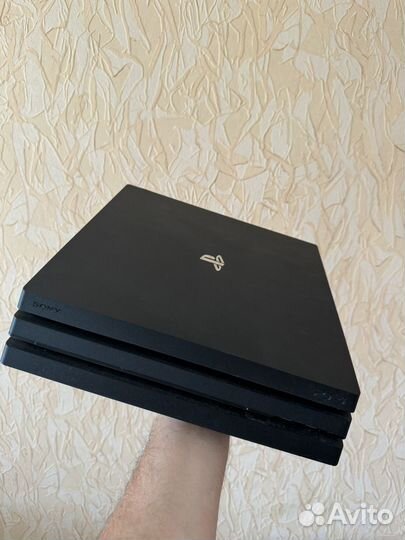 Sony Playstation 4 Pro 1tb (CUH-7208b)