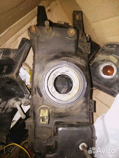 Продам фары передние на Nissan Sunny