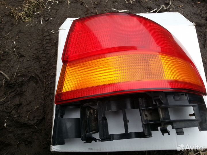 Фонарь задний тойота каринаЕ