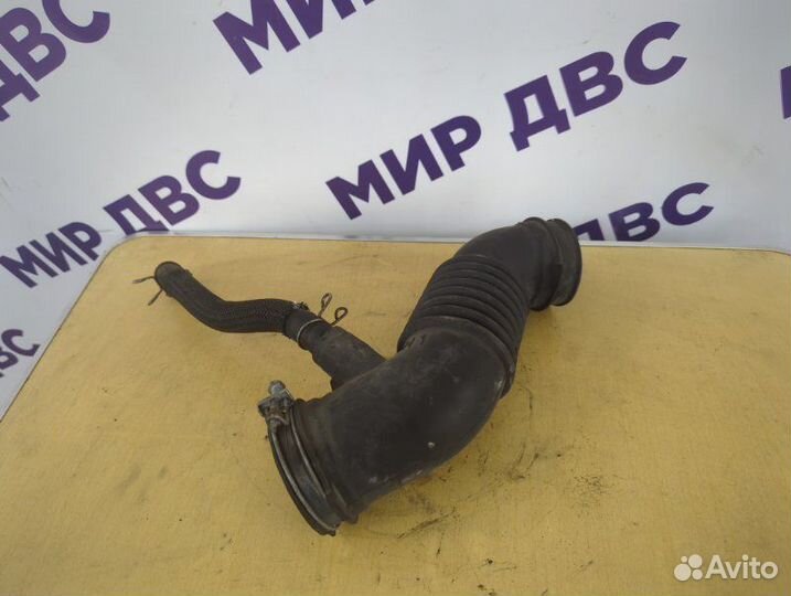 Патрубок воздушного фильтра Toyota Isis ZGM11