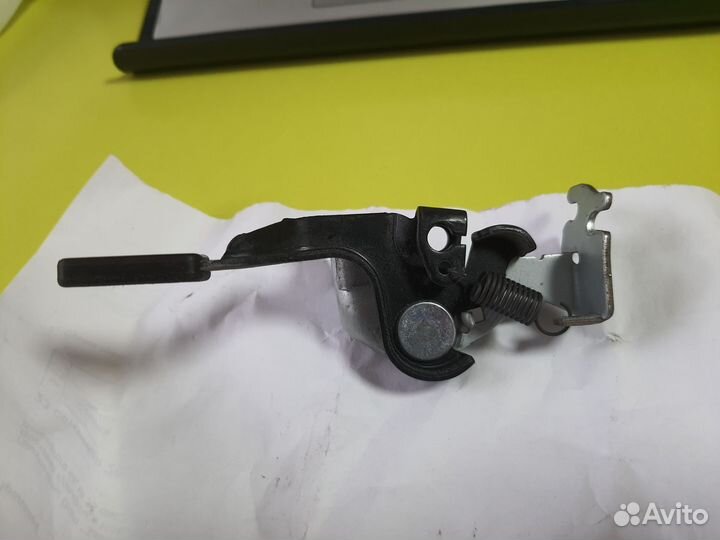 Ручка открывания бака Toyota Rav4 2005-2008