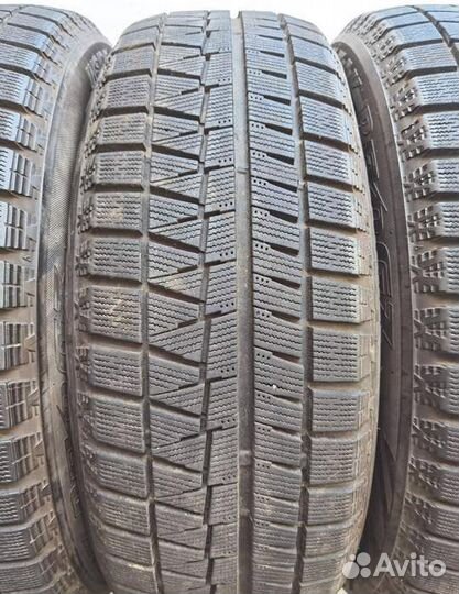 Bridgestone Blizzak Revo GZ 215/60 R17 96Q