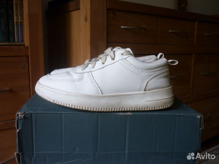 Кроссовки кожанные