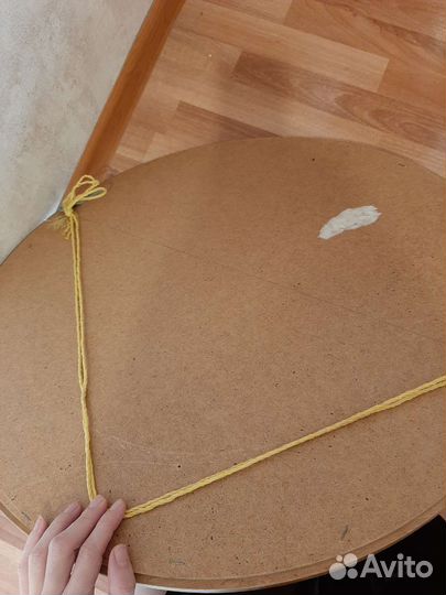 Зеркало круглое в деревянной раме