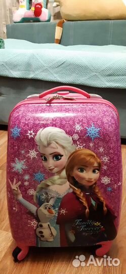 Детский чемодан на колесиках 