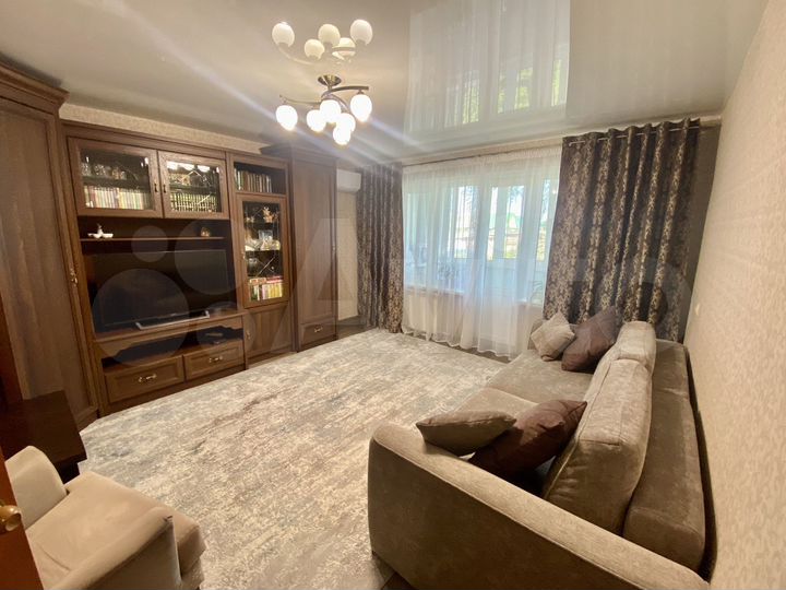 2-к. квартира, 57 м², 1/2 эт.