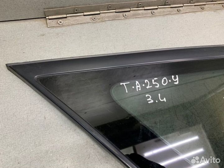 Форточка кузова левая Toyota Avensis T250