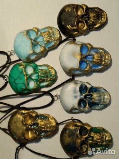 Броши и подвески из эпоксидной смолы- череп