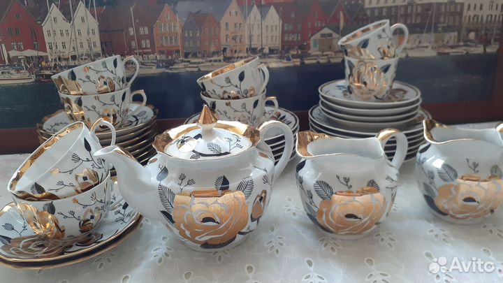 Предметы сервиза Золотая роза