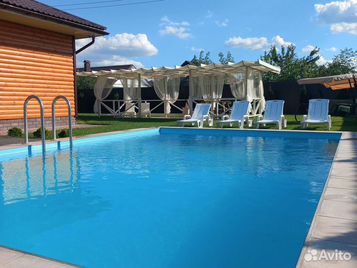 Отдых у бассейна