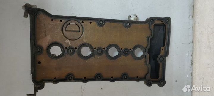 Клапанная крышка Audi A4 2.0 2005-2007