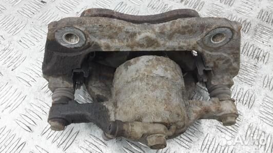 Суппорт тормозной передний правый toyota auris E15