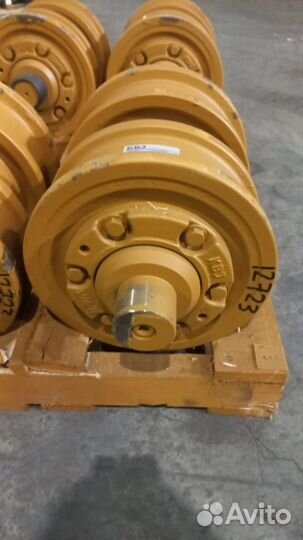 Каток опорный 9304040 ZX350L-3 CH