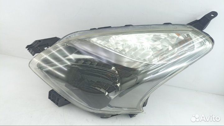 Фара левая Toyota Ractis NCP100