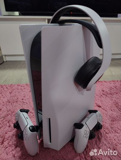 PlayStation 5 + 2 геймпада + наушники + 150 игр