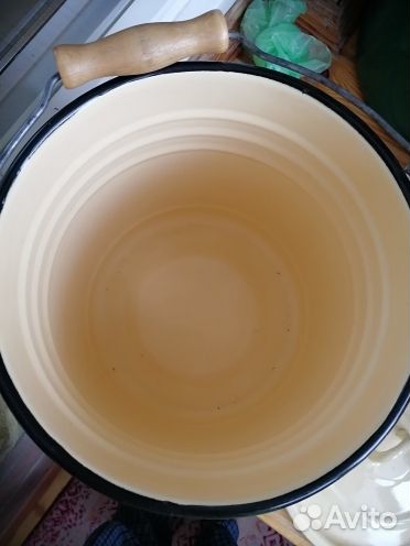 Эмалированное ведро с крышкой