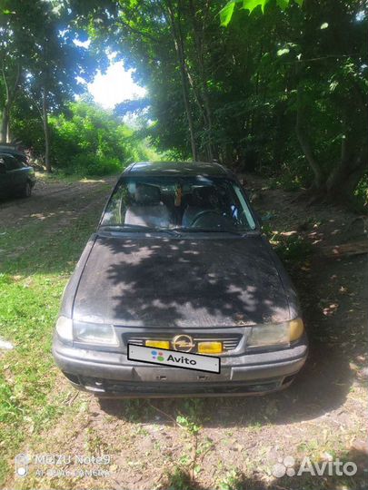 Opel Astra 1.6 МТ, 1997, битый, 350 000 км