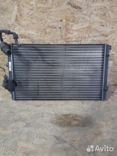 Радиатор двс Volkswagen Passat B7 caxa 2012