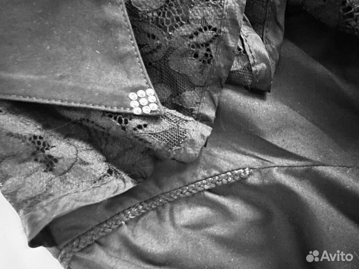 Блузка Societa со стразами и глубоким декольте 46