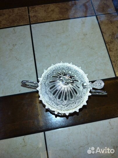 Сахарница и заварочный чайник