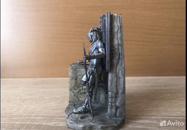 Воин ирокезов у окна. 75мм оловянный солдатик