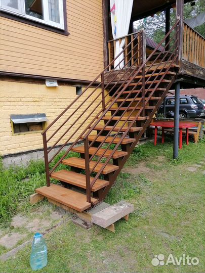 Лестница на металлокаркасе