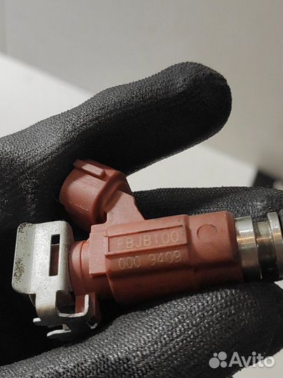 Форсунка топливная Nissan Stagea WHC34 RB20DE