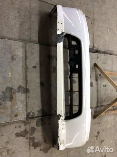 Передний бампер Nissan Cube