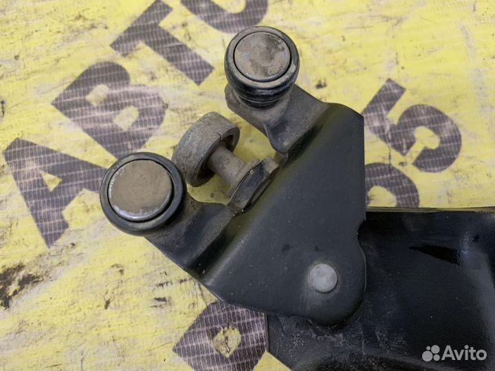 Ролик двери сдвижной левый Citroen Berlingo B9