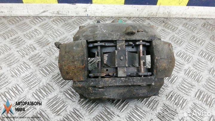 Суппорт передний левый Mercedes-Benz CLS-Класс