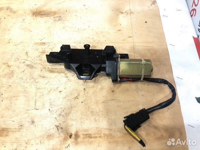 Доводчик двери багажника Bmw 7 E65 N62B36 2003