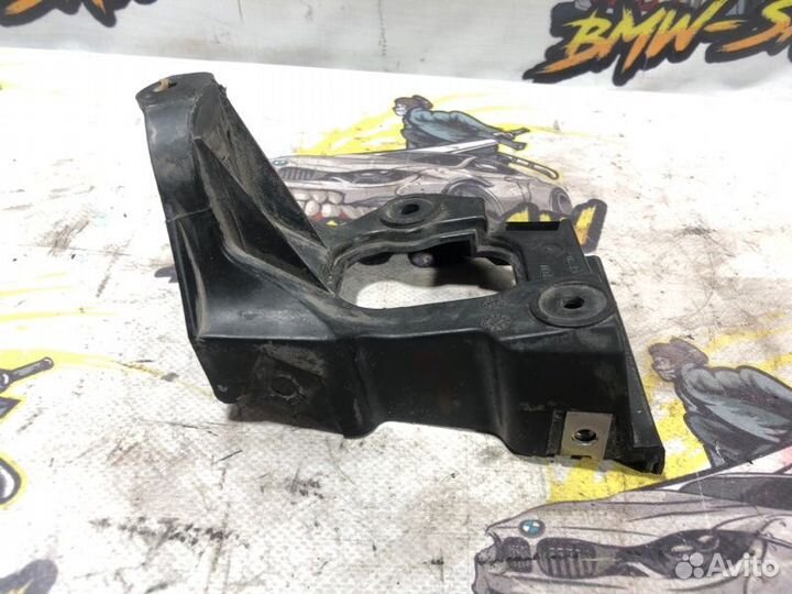 Кронштейн крыла левый Audi A6 C5 APR 2000