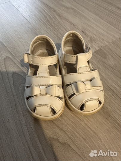 Сандалии туфли