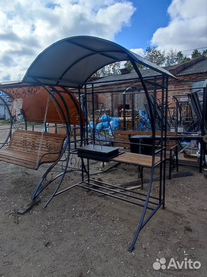 Мангал с крышей