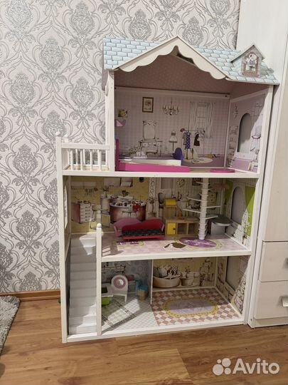 Большой кукольный домик