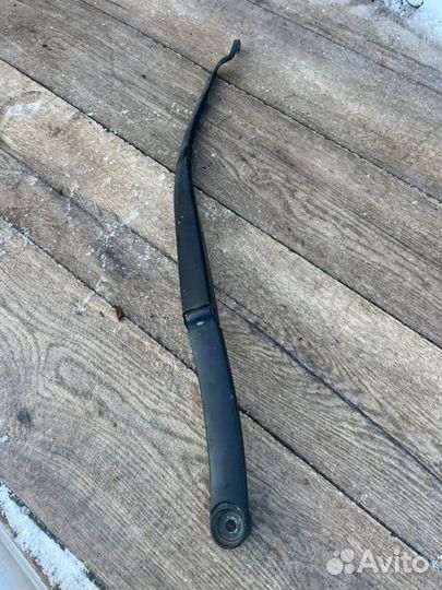 Поводок дворника правый Hyundai Sonata седан 2.4