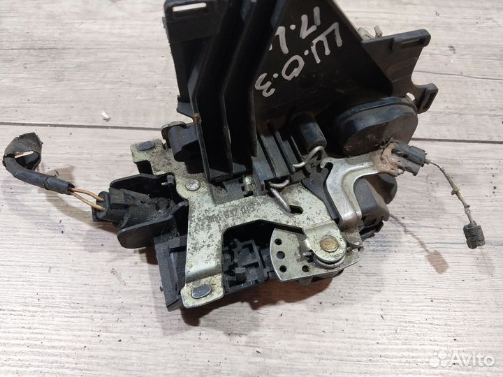 Замок двери передний левый Skoda Octavia 2 контакт