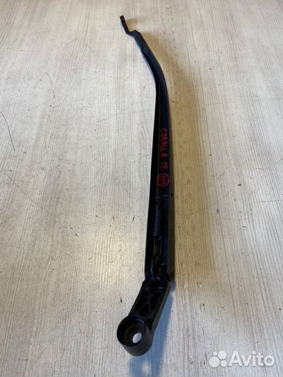Поводок стеклоочистителя передний правый Toyota