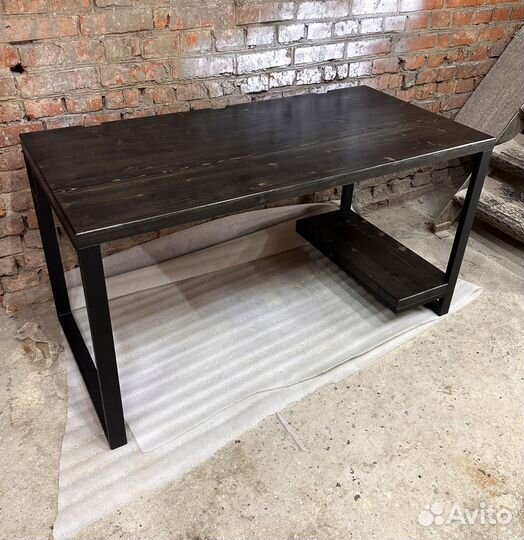 Компьютерный стол с местом под провода лофт