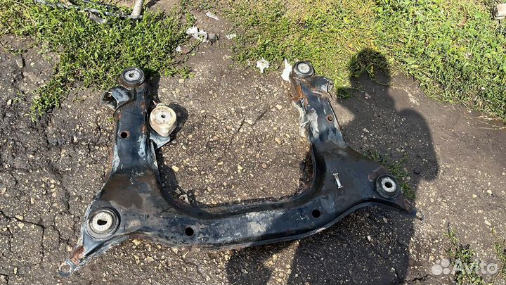 Подрамник передний Volkswagen Passat B5 4B0399313C