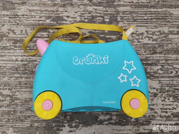 Чемодан на колесах детский trunki