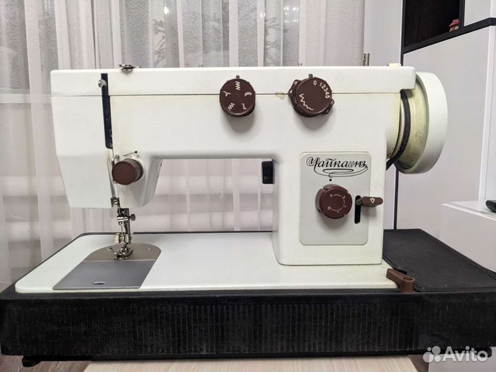 Швейная машинка Чайка 143