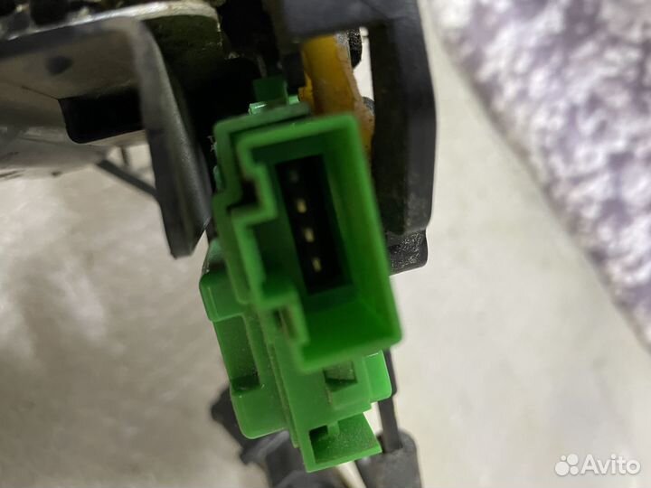 Замок передней левой двери 4 пинов Solaris Солярис