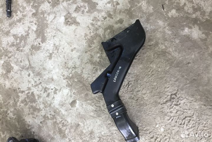 Корпус воздушного фильтра Mitsubishi Lancer 10