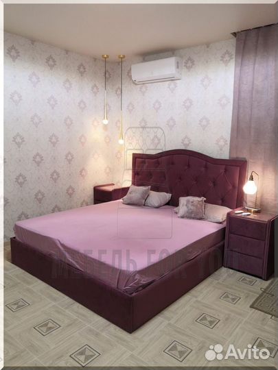 Кровать с мягким изголовьем