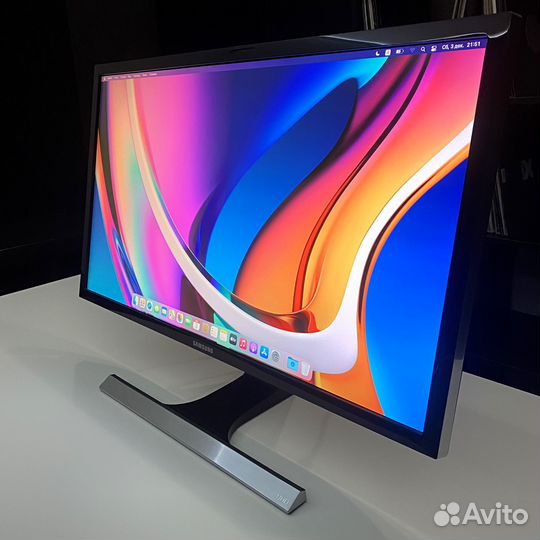 Монитор Samsung U28E590D