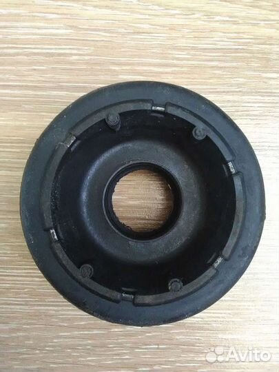 Опора передней стойки