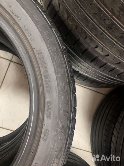Bridgestone Potenza RE050A 235/45 R17