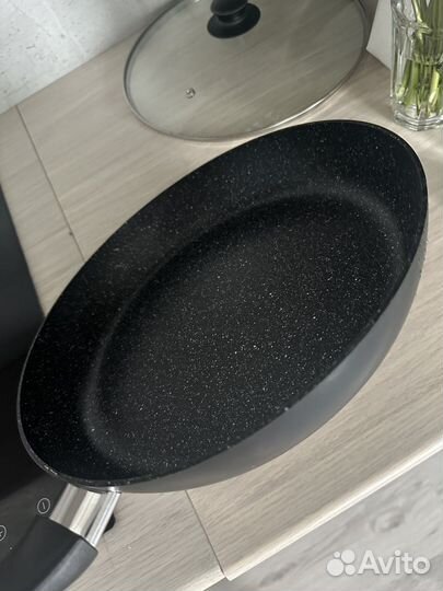 Сковородка новая с антипригарным покрытием