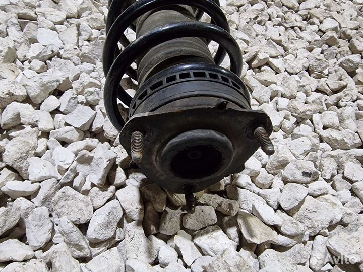 Стойка передняя правая Фьюжн